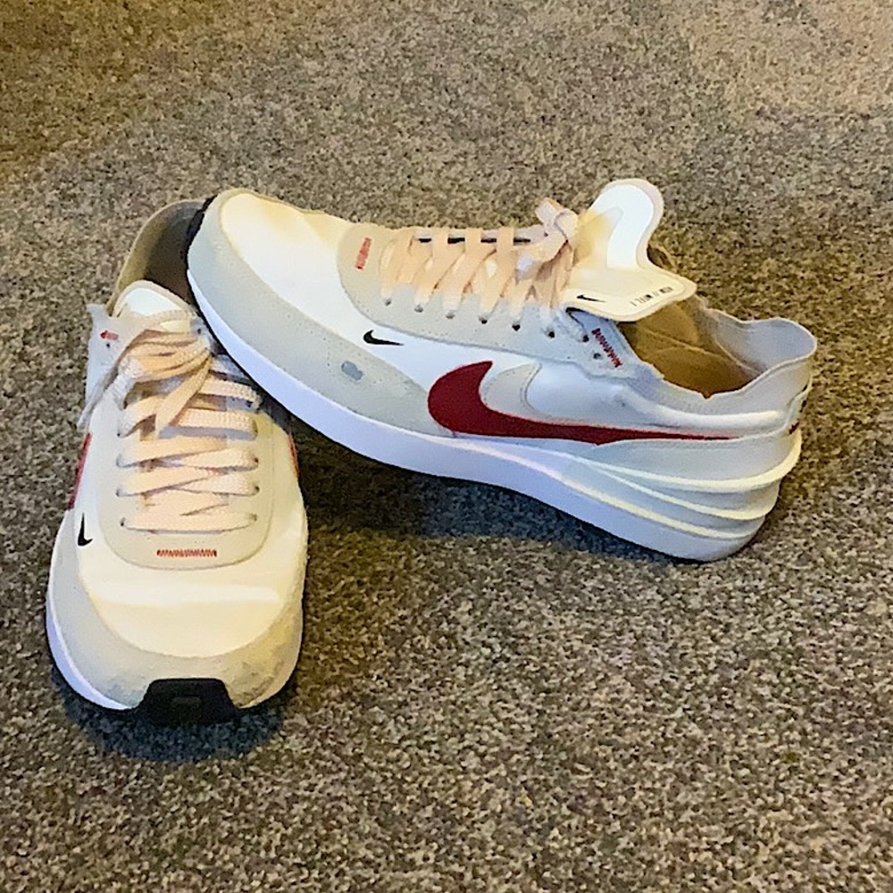 Gently Worn Women’s Nike Waffle One SE 9.5